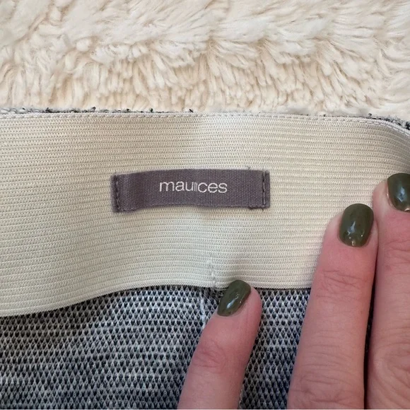 Maurice’s small Tweed pattern Gold Buttons and stretchy elastic waistband skirt - Picture 4 of 5